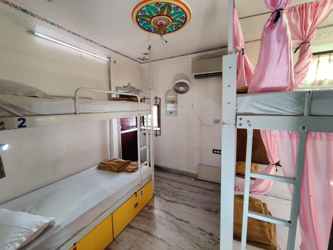 Whereabout Hostel Udaipur Buitenkant foto